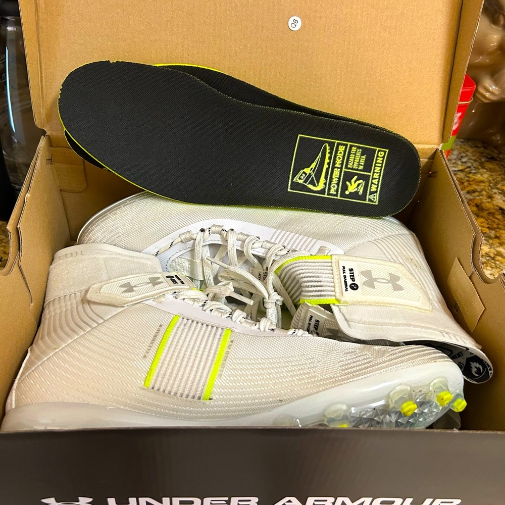 Underarmour Mens Football Shoes Size 10